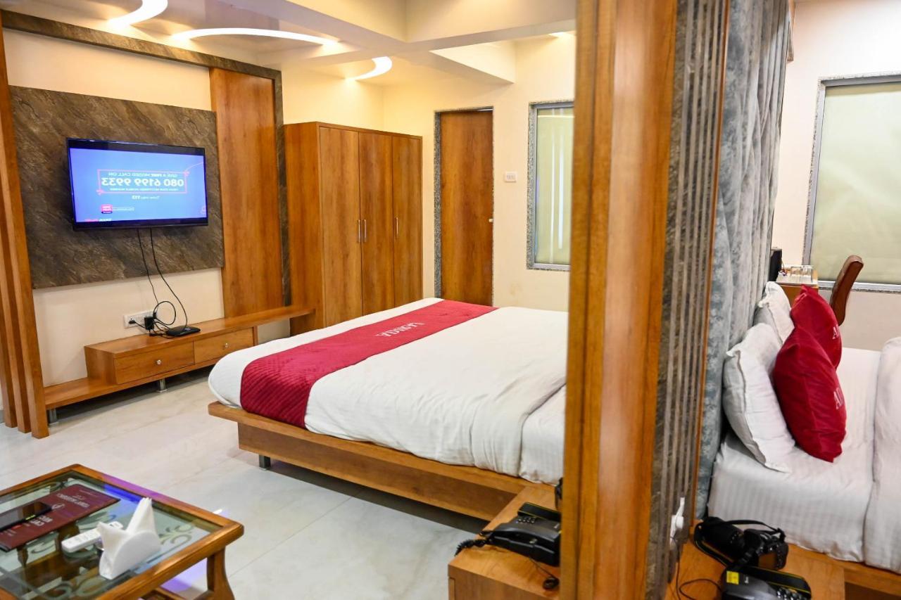 Adiraj Residency Hotell Navi Mumbai Eksteriør bilde