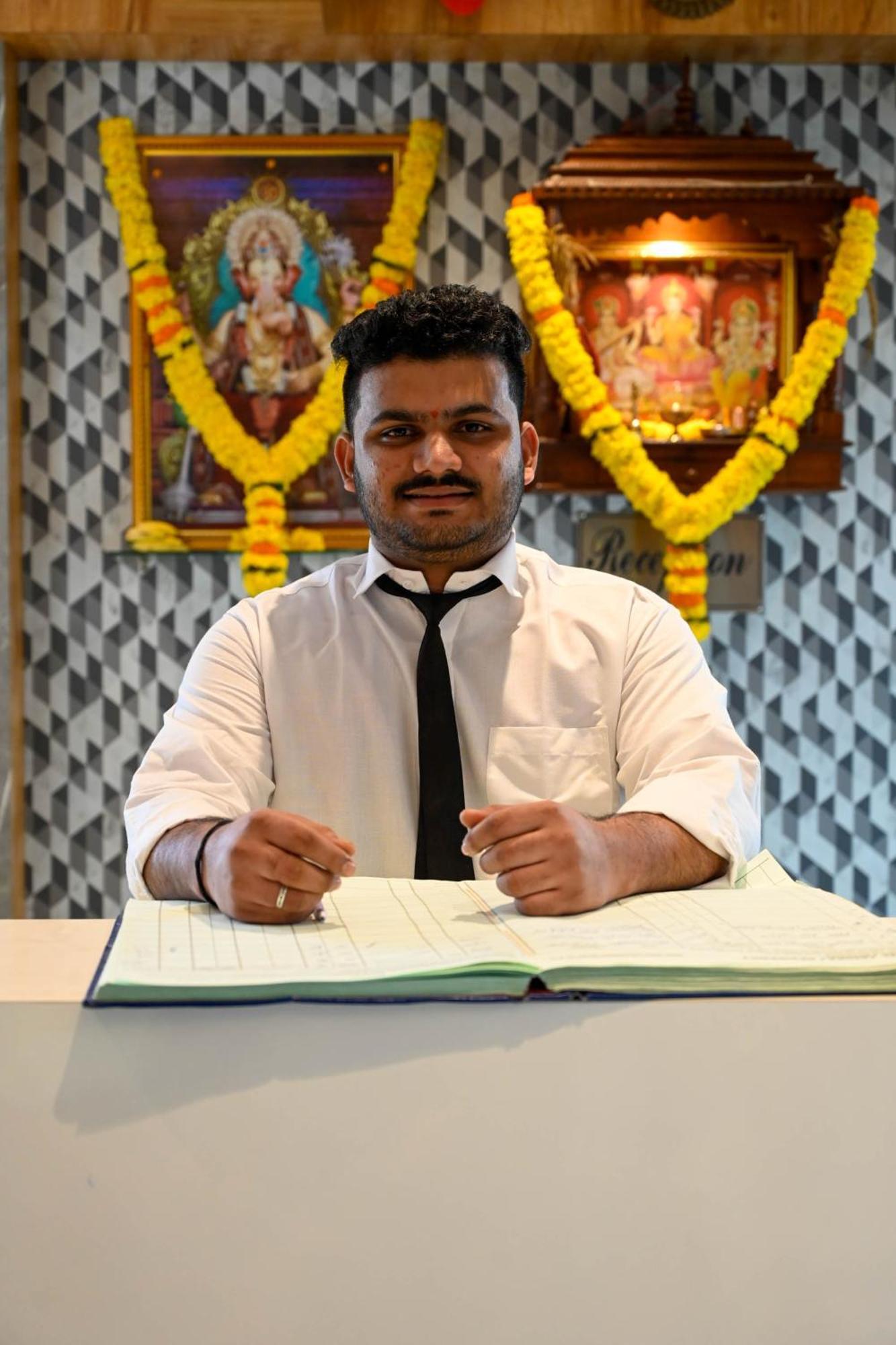 Adiraj Residency Hotell Navi Mumbai Eksteriør bilde