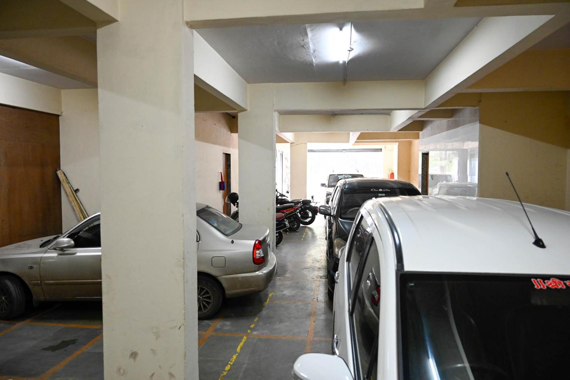 Adiraj Residency Hotell Navi Mumbai Eksteriør bilde