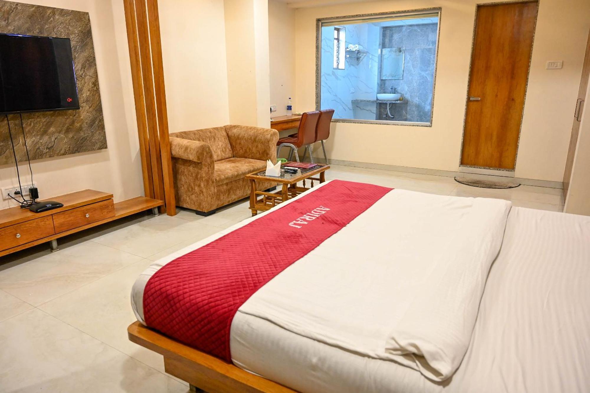 Adiraj Residency Hotell Navi Mumbai Eksteriør bilde