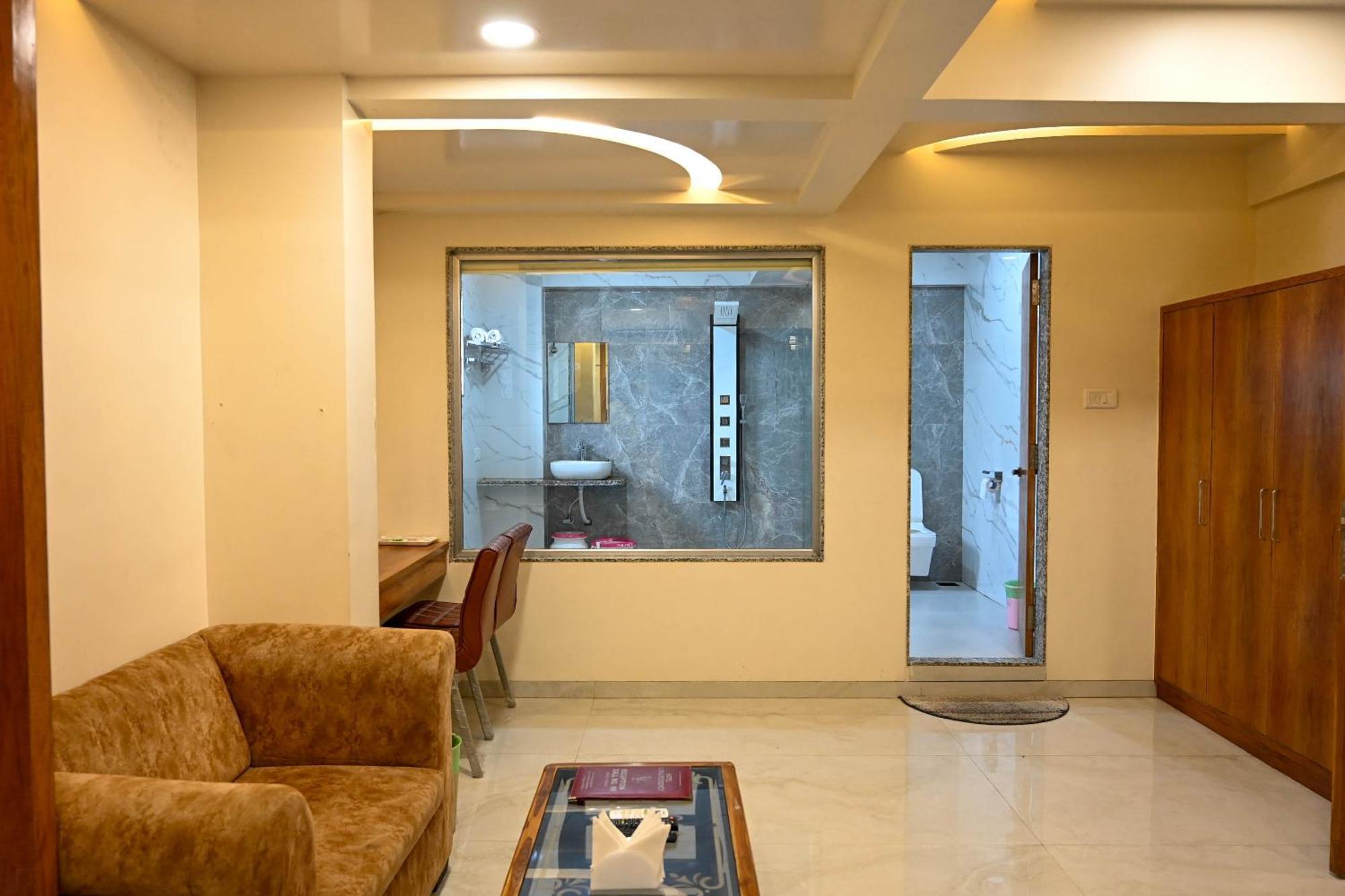 Adiraj Residency Hotell Navi Mumbai Eksteriør bilde
