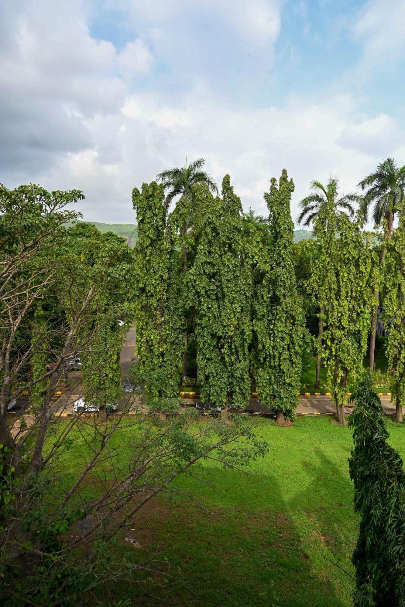 Adiraj Residency Hotell Navi Mumbai Eksteriør bilde