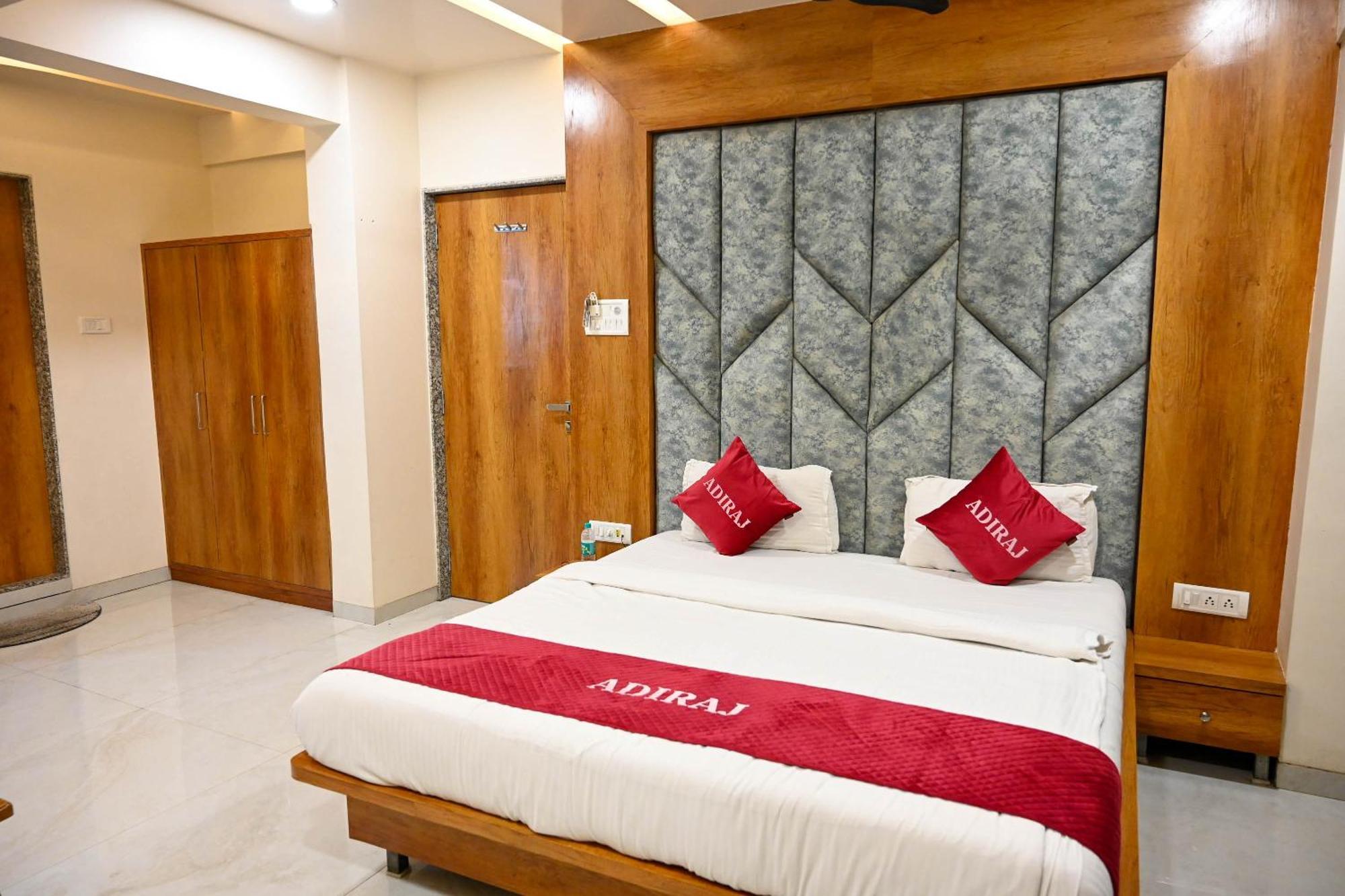 Adiraj Residency Hotell Navi Mumbai Eksteriør bilde